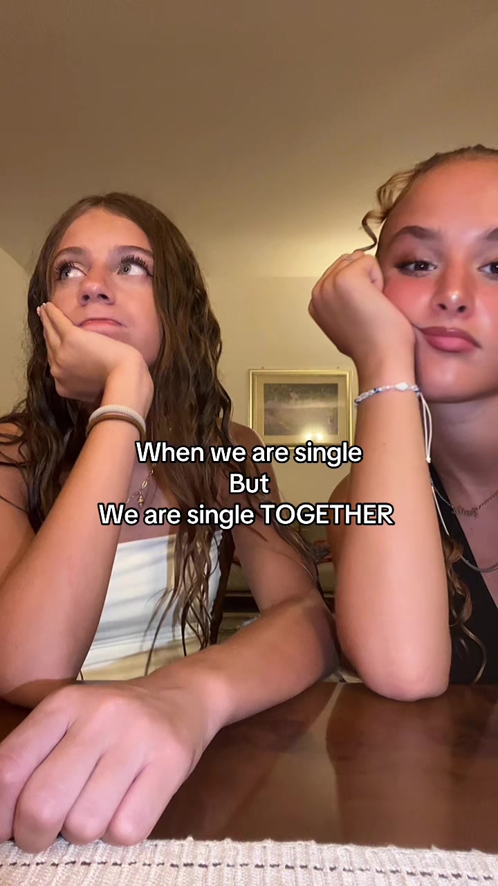@Twin bitches👯♀️