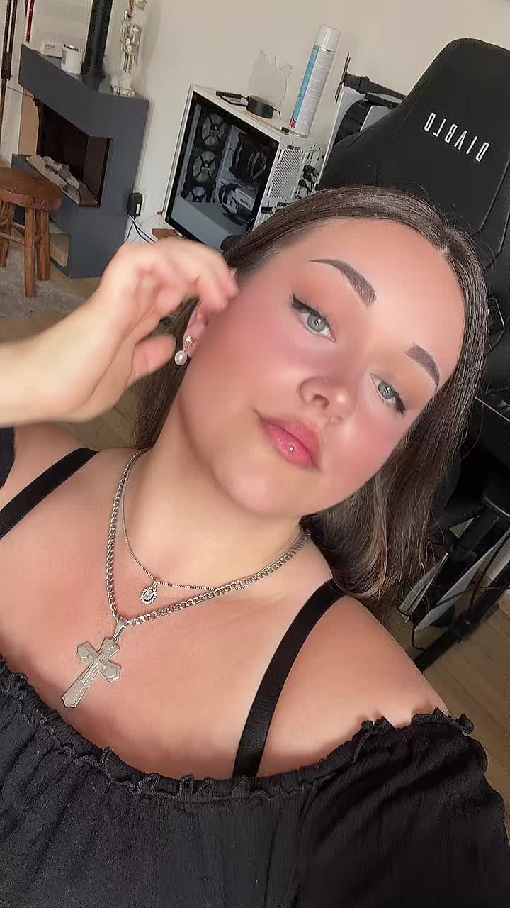 @Seline