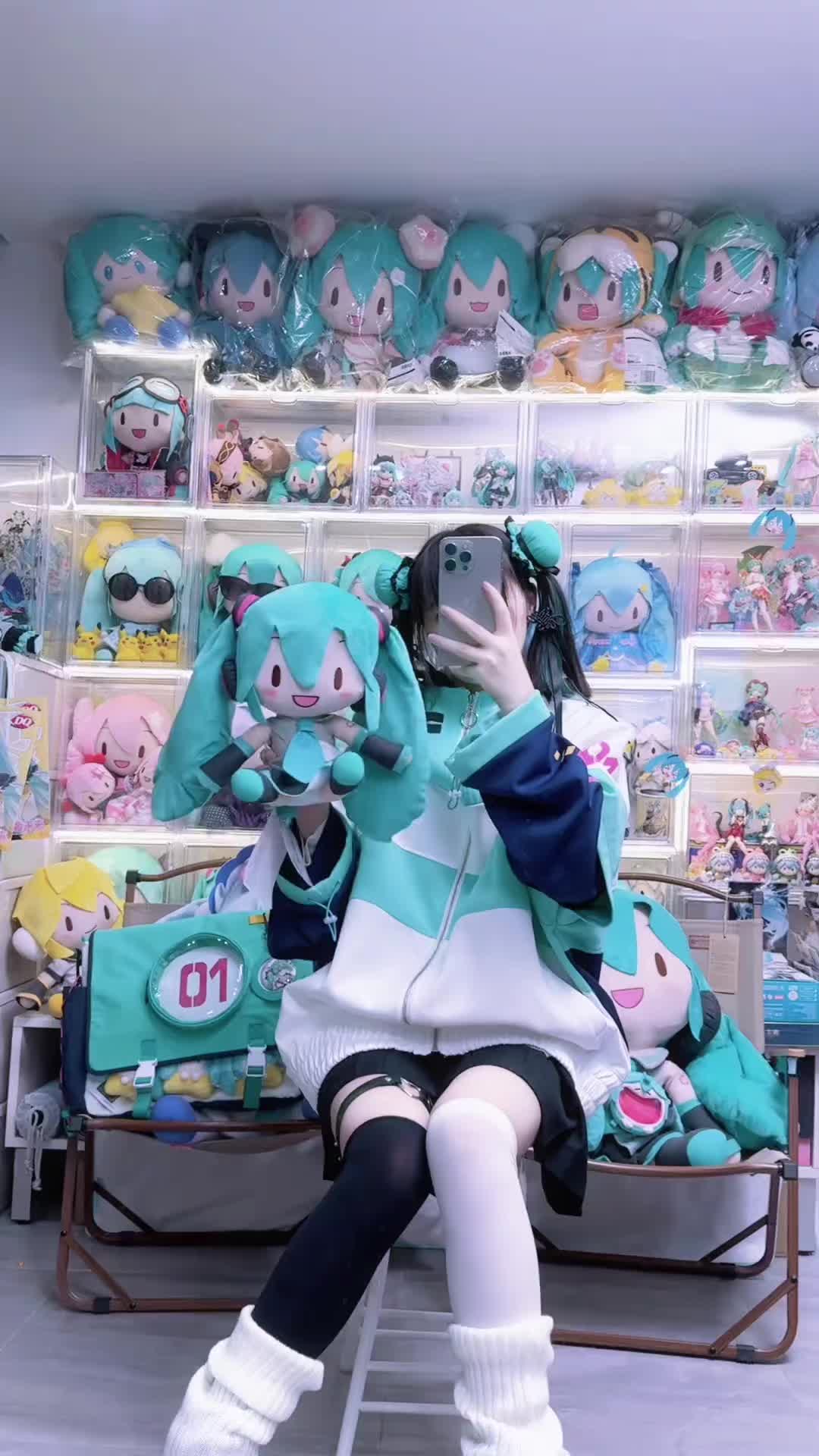 @Link in bio(mikufandom.com)