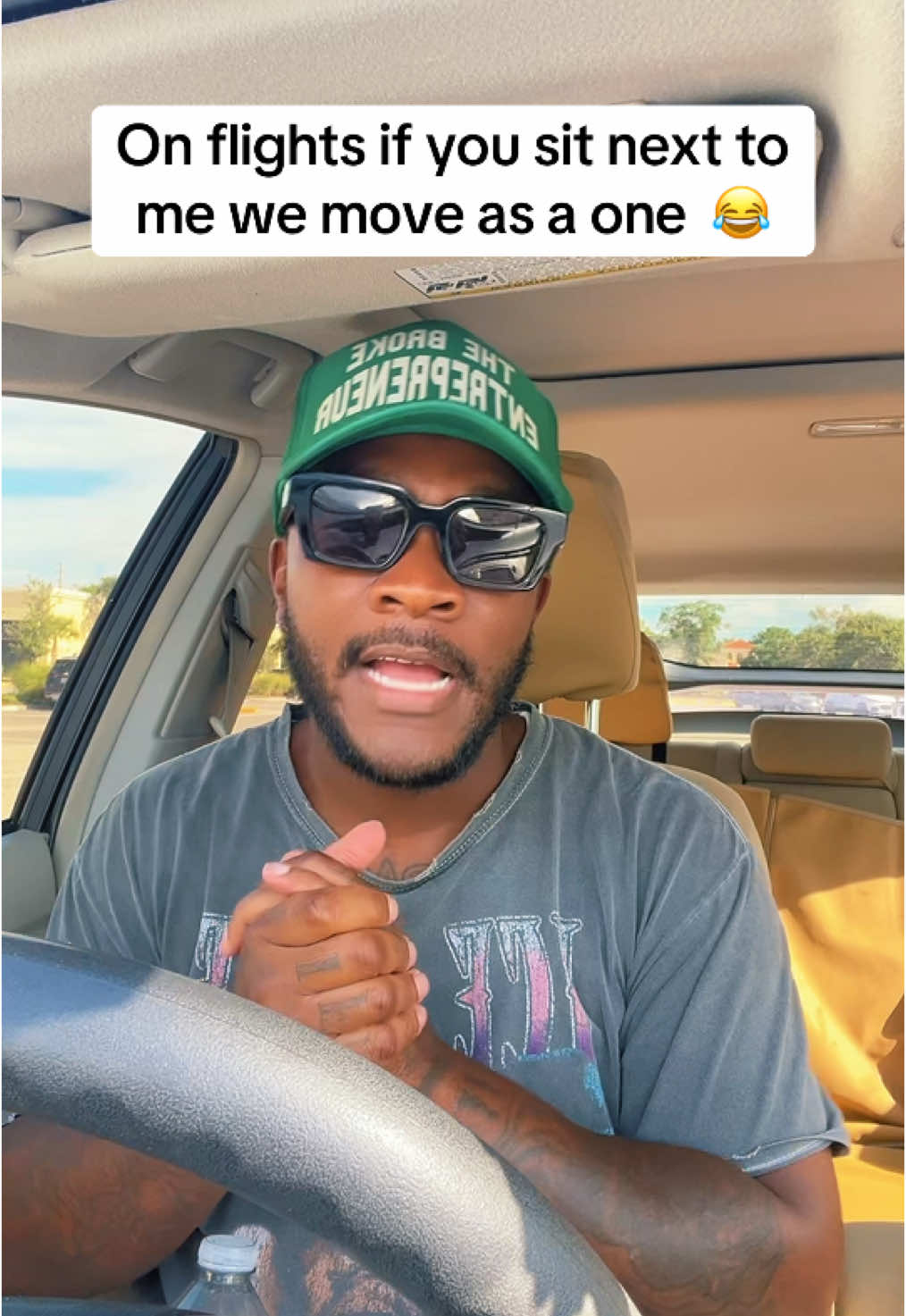 @trippinwithtrav