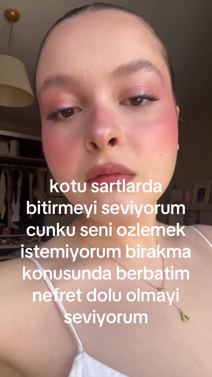 @𝒴