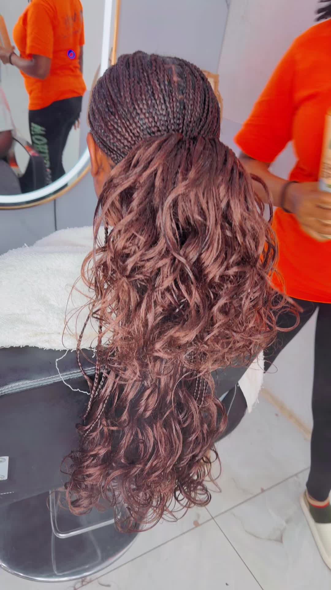 @GEECURLY SALON