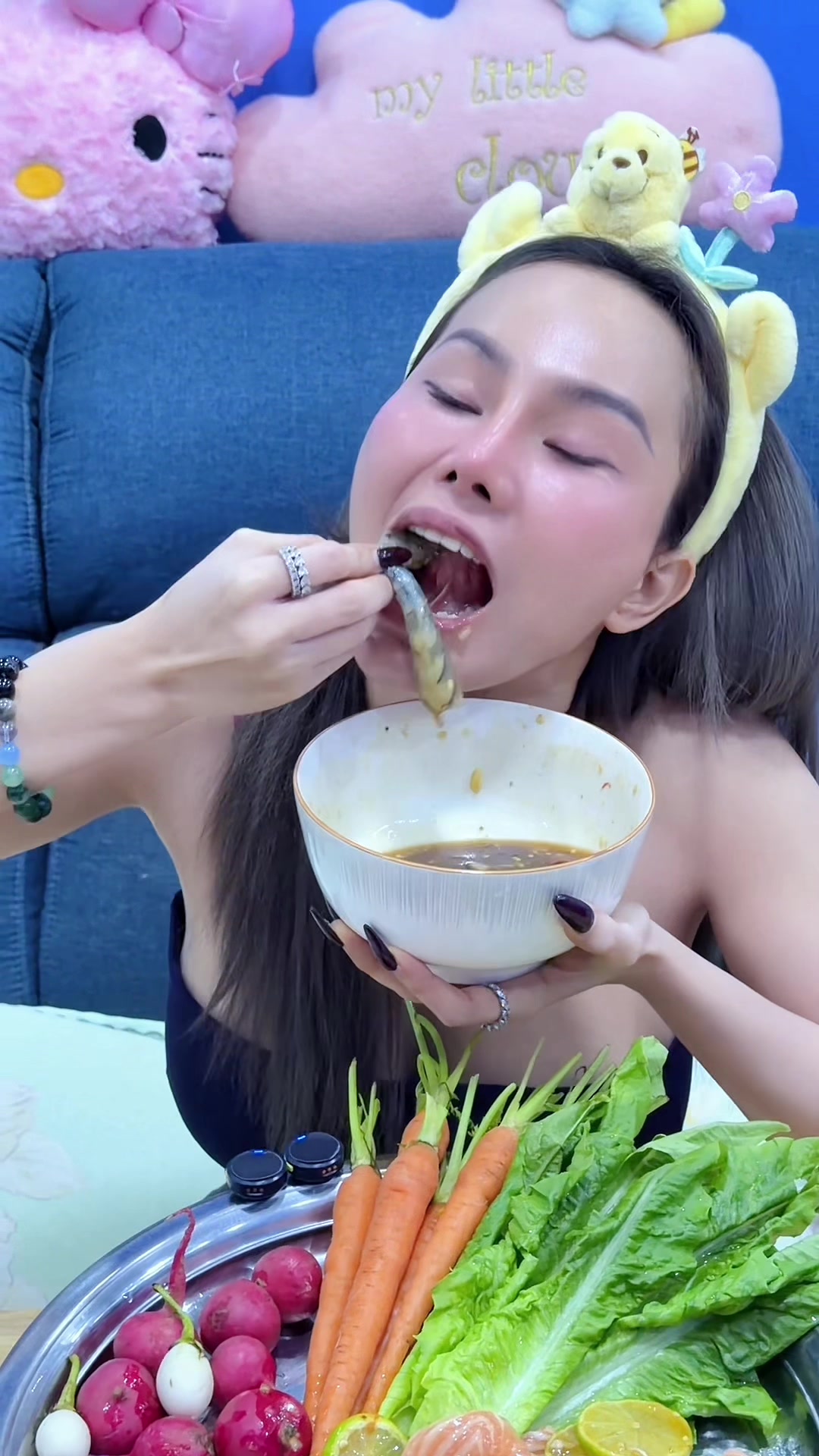 @Solinda-ស្រីកា