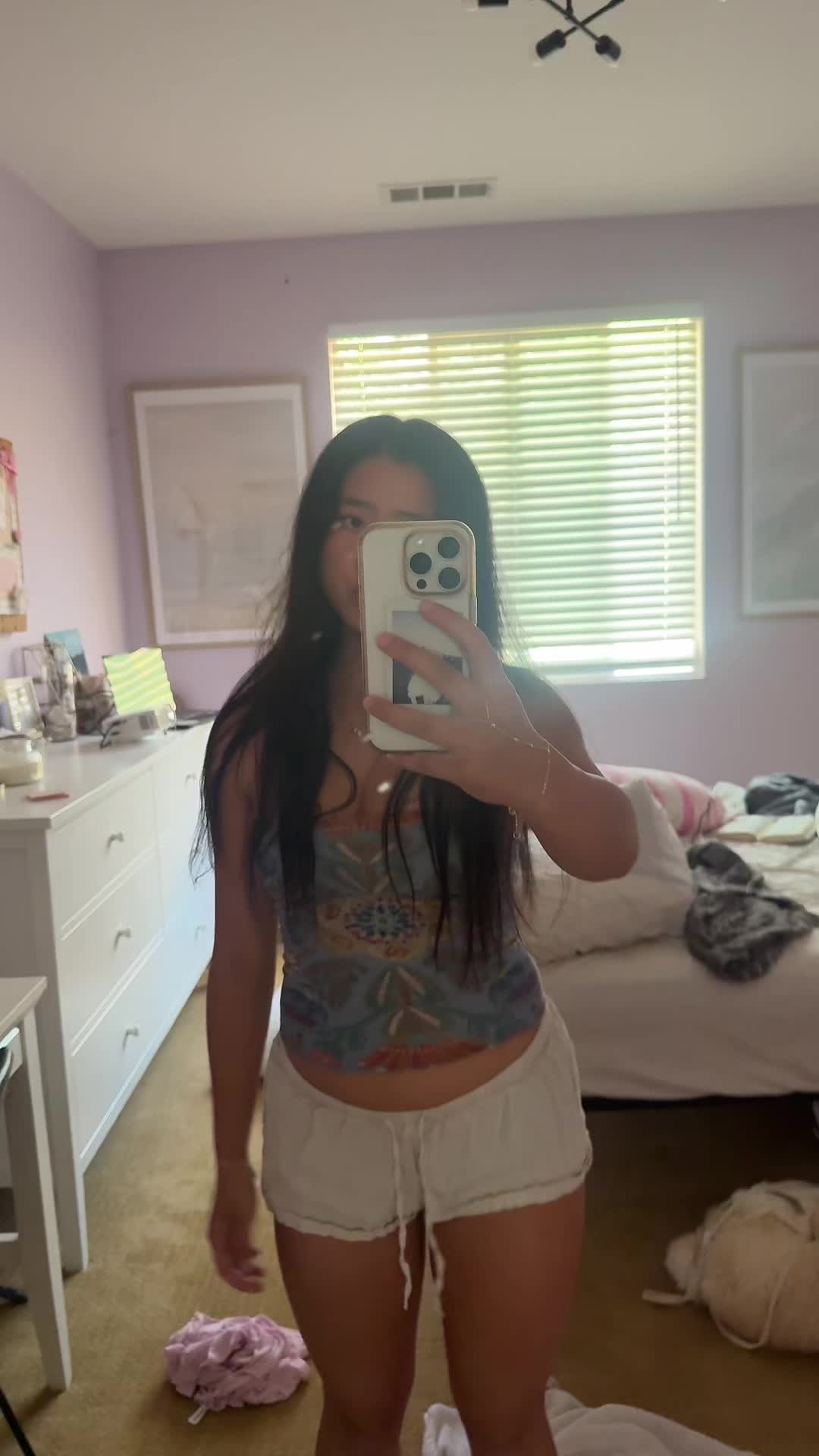 @ellabobella