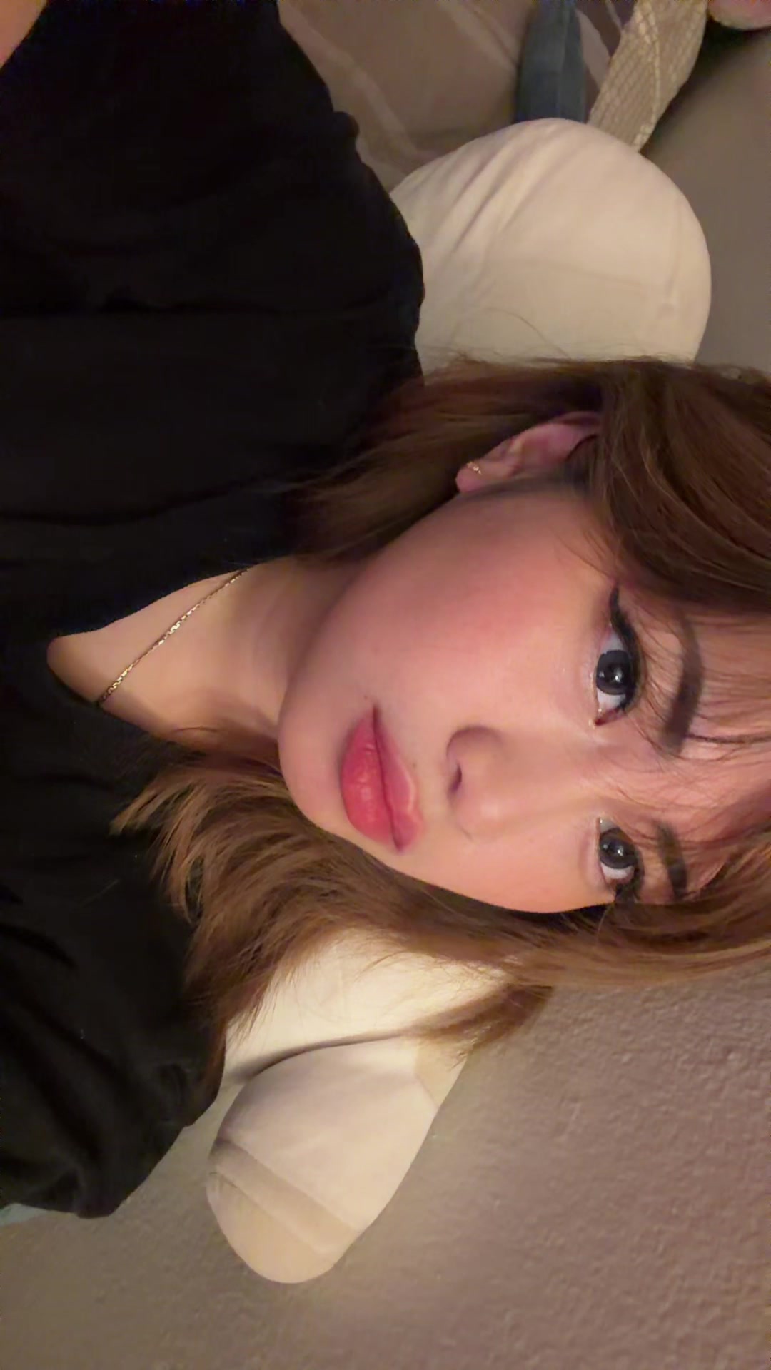 @なな
