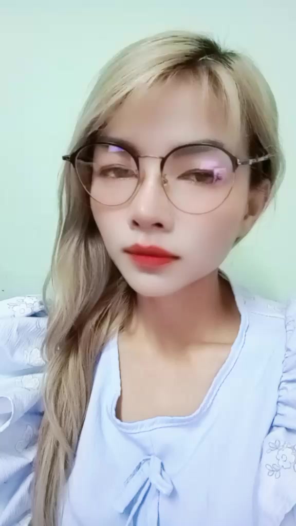 @แหม่ม เดือนขาว