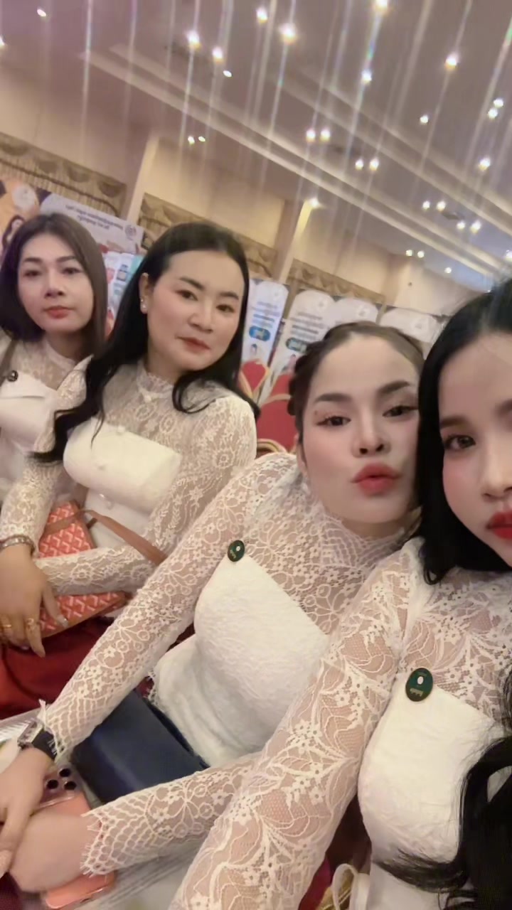 @🩷ចែនី🩷