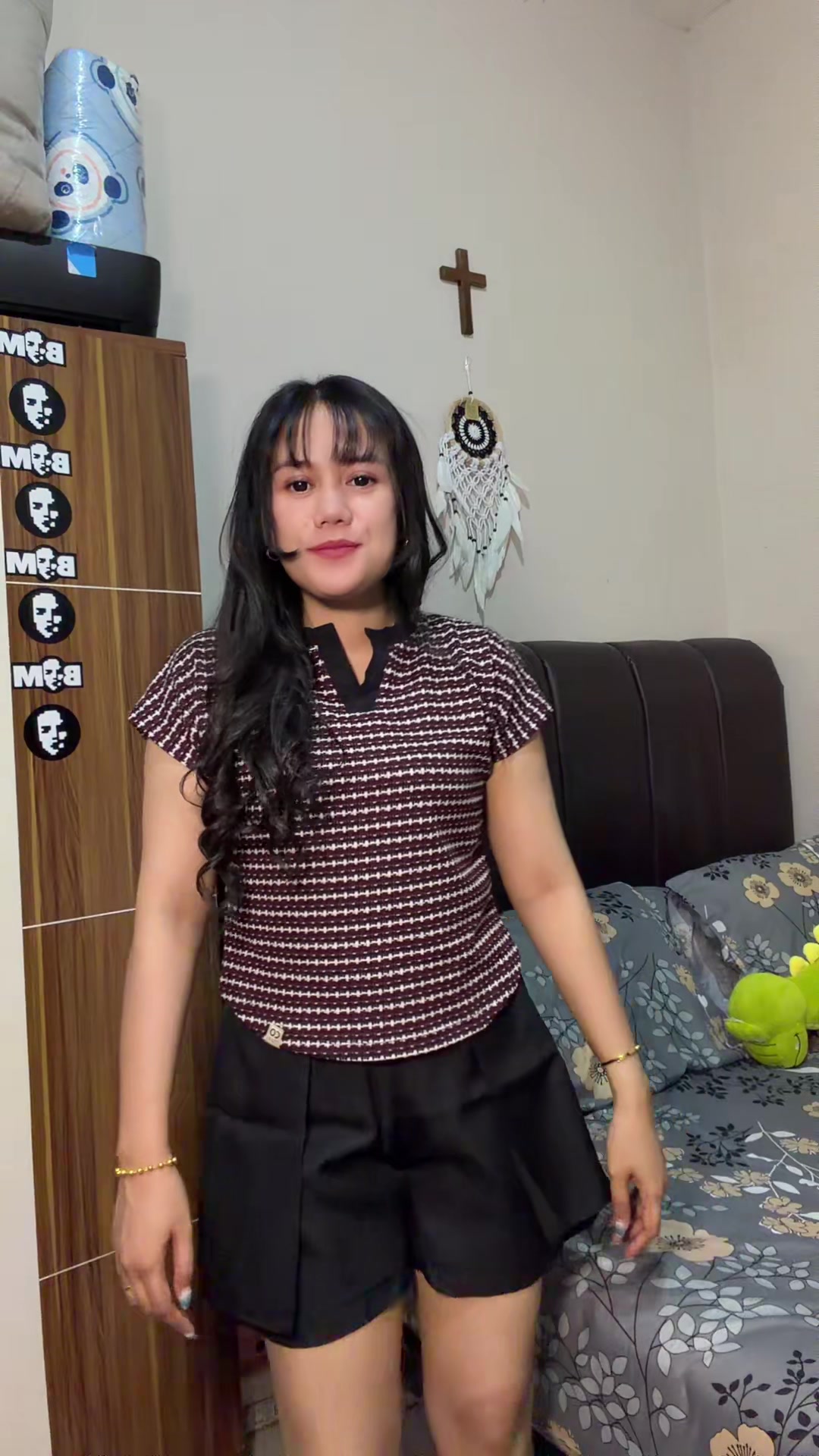 @𝐀𝐩𝐫𝐢 𝐒𝐢𝐡𝐨𝐦𝐛𝐢𝐧𝐠