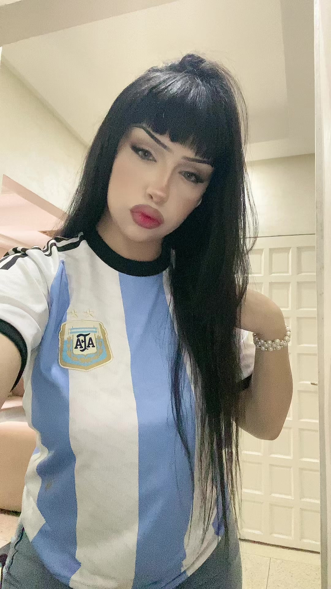 @Aïcha🦇