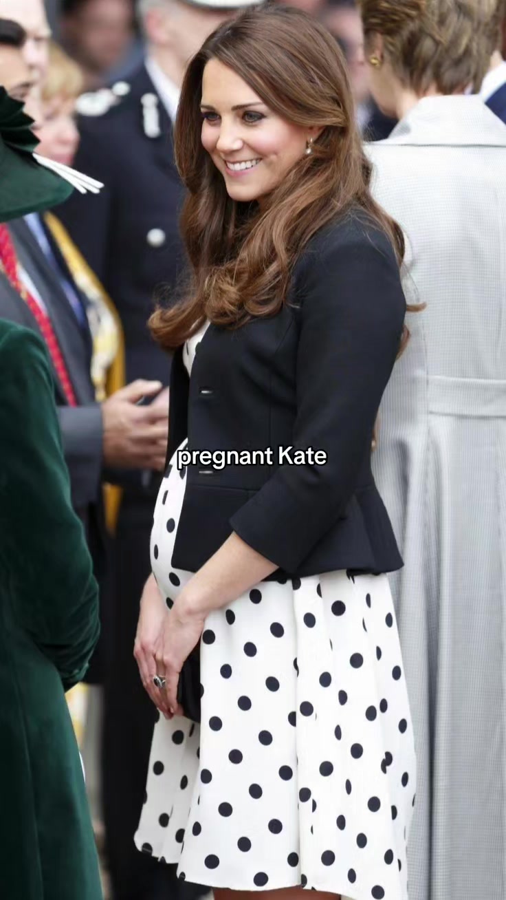 @♔ 𝓡𝓸𝔂𝓪𝓵 𝓩𝓱 🇬🇧