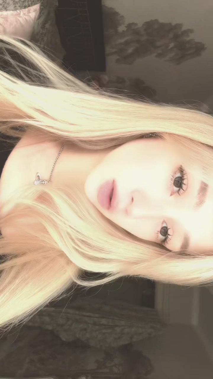 @Виола🧟♀️