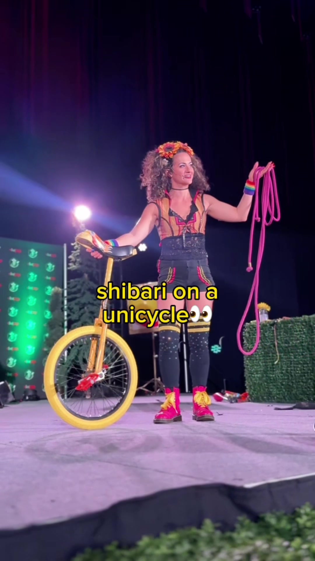 @Tiny Girl Big Show