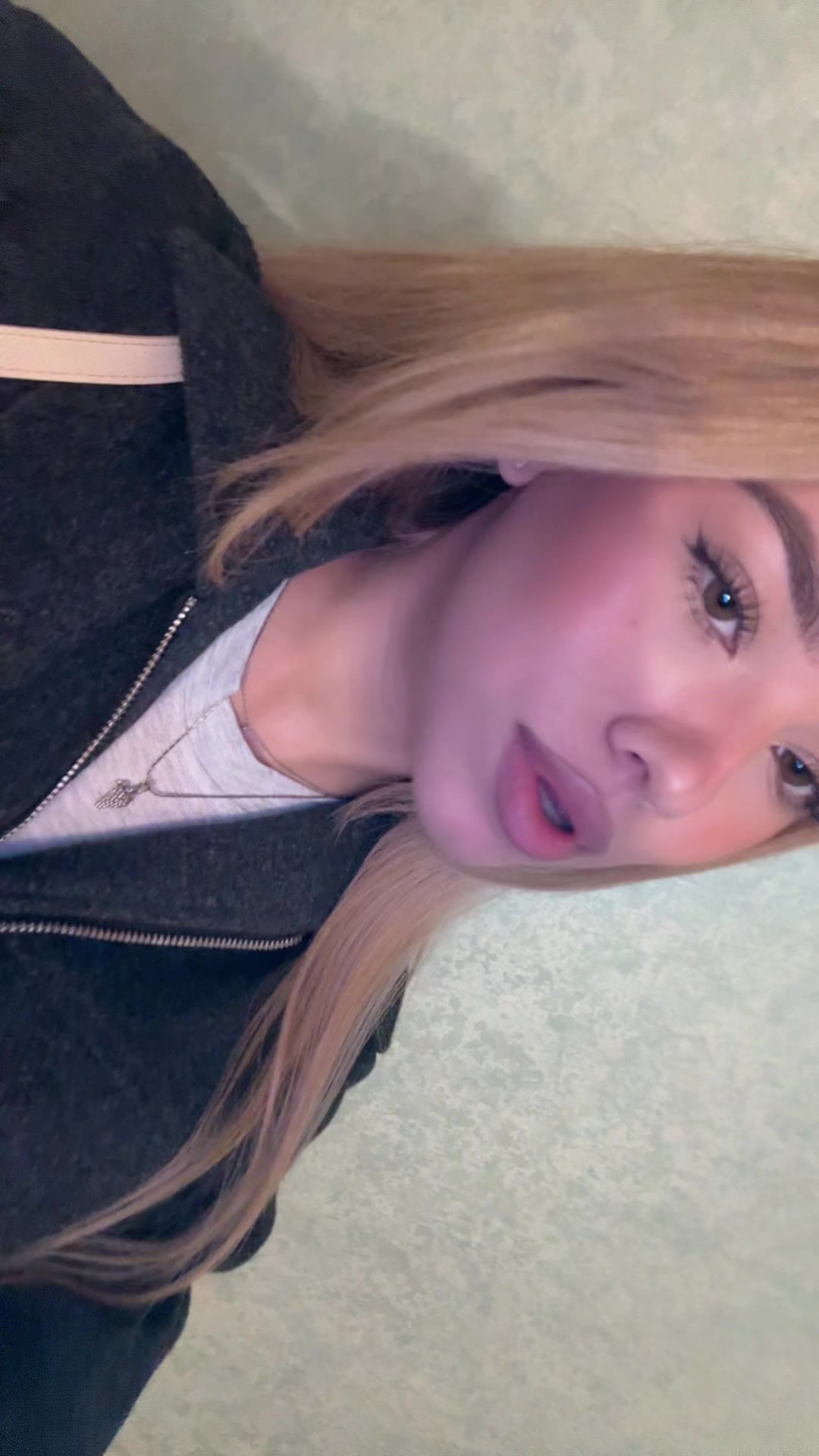 @Yana🦋