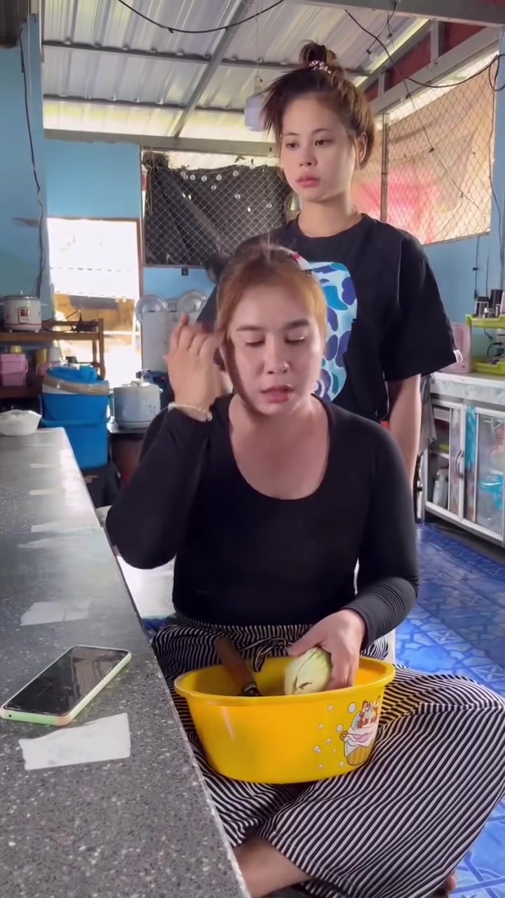 @น้องฝน ชอบกินนม