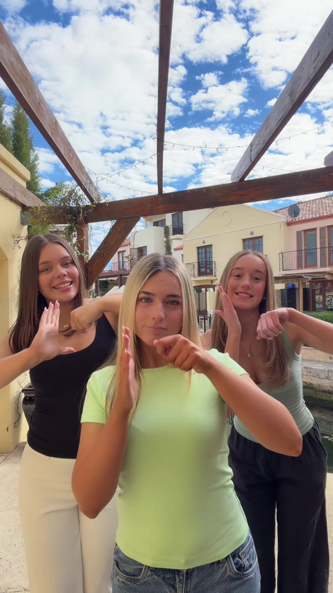 @GirlsWhoGoon