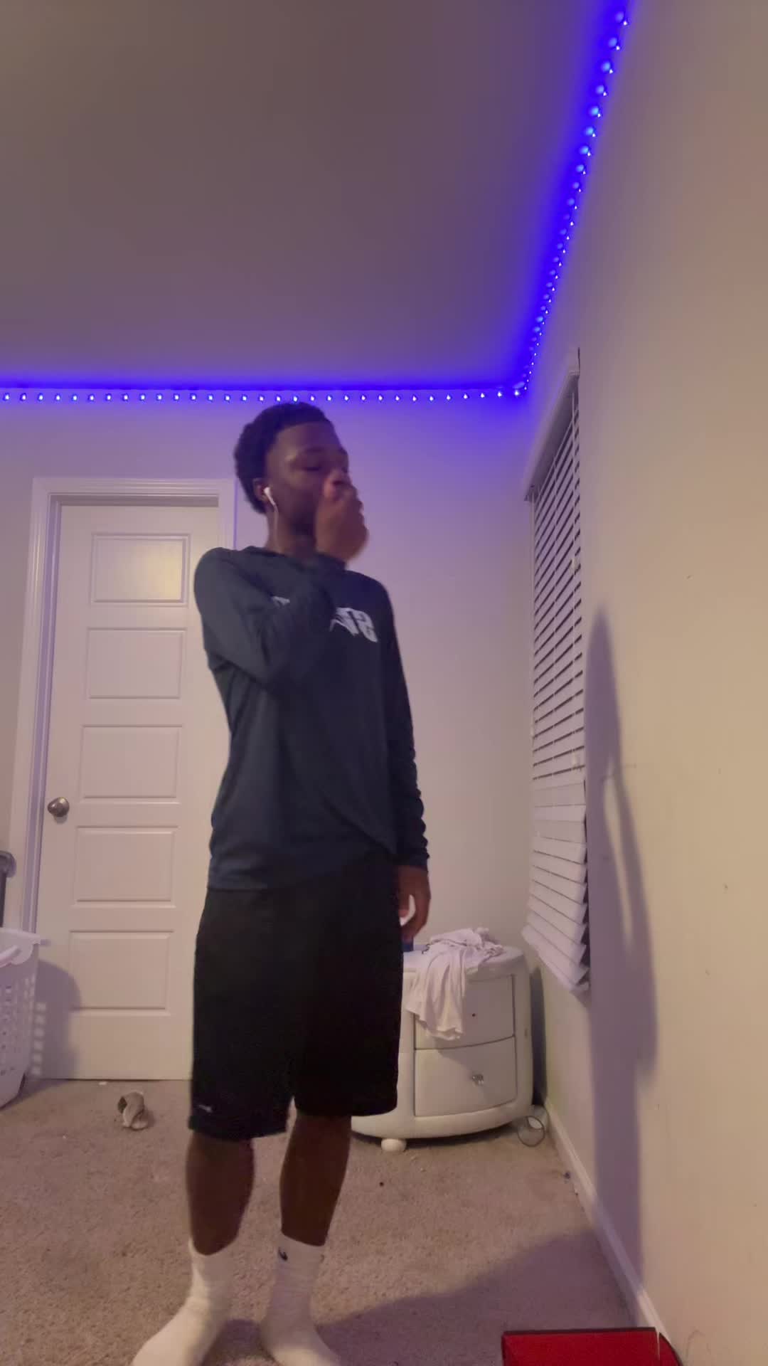 @🦇