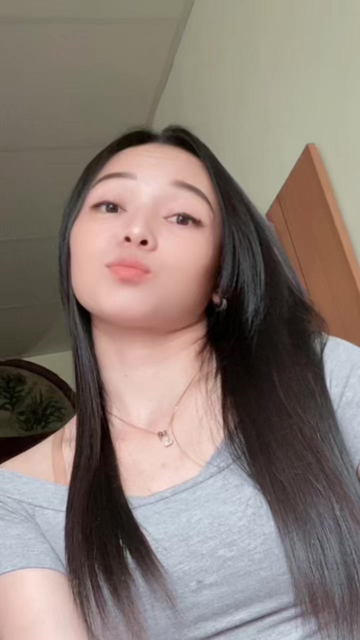 @𝐴𝑛𝑎𝑛𝑑𝑎_𝑦𝑢𝑙𝑦916