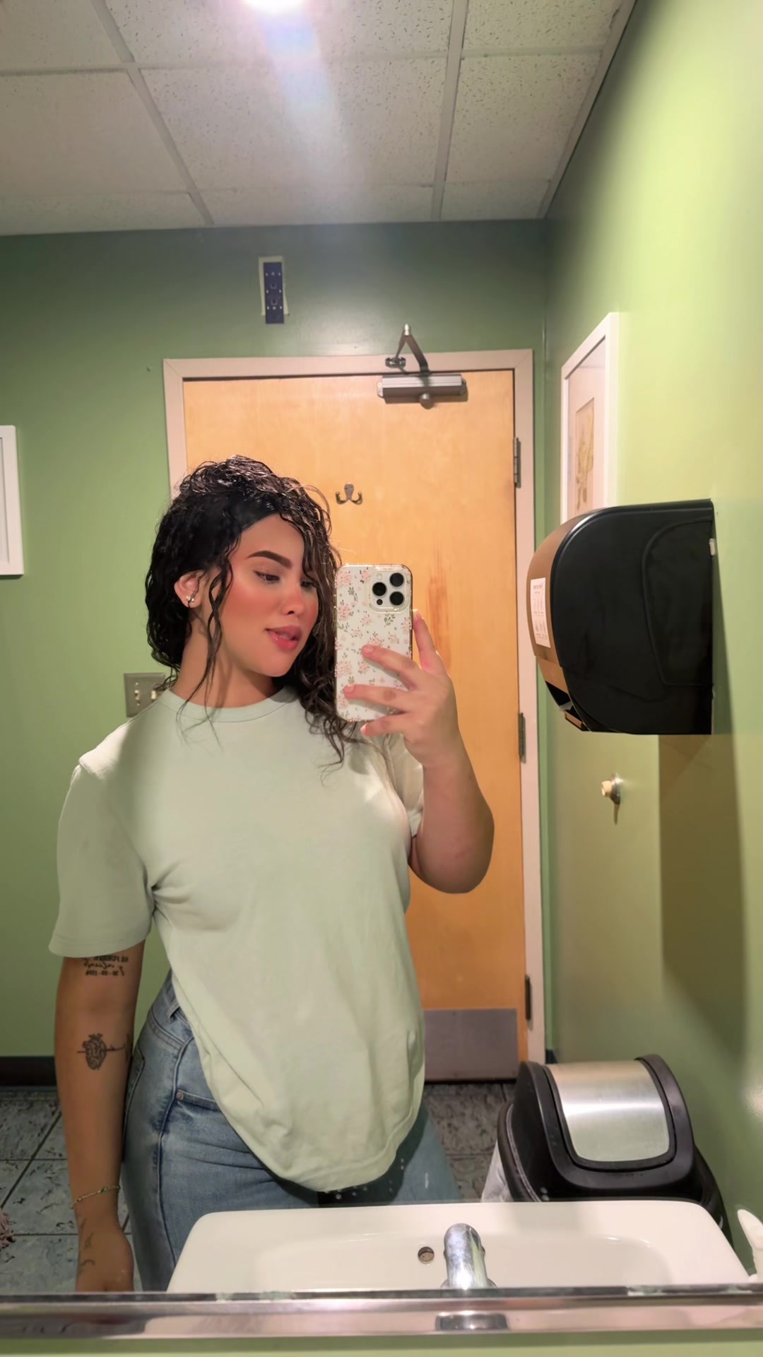 @️