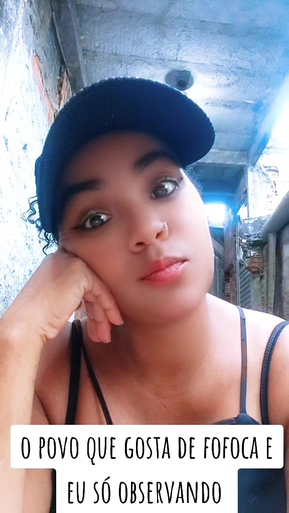 @Lucy a guria da blusa preta