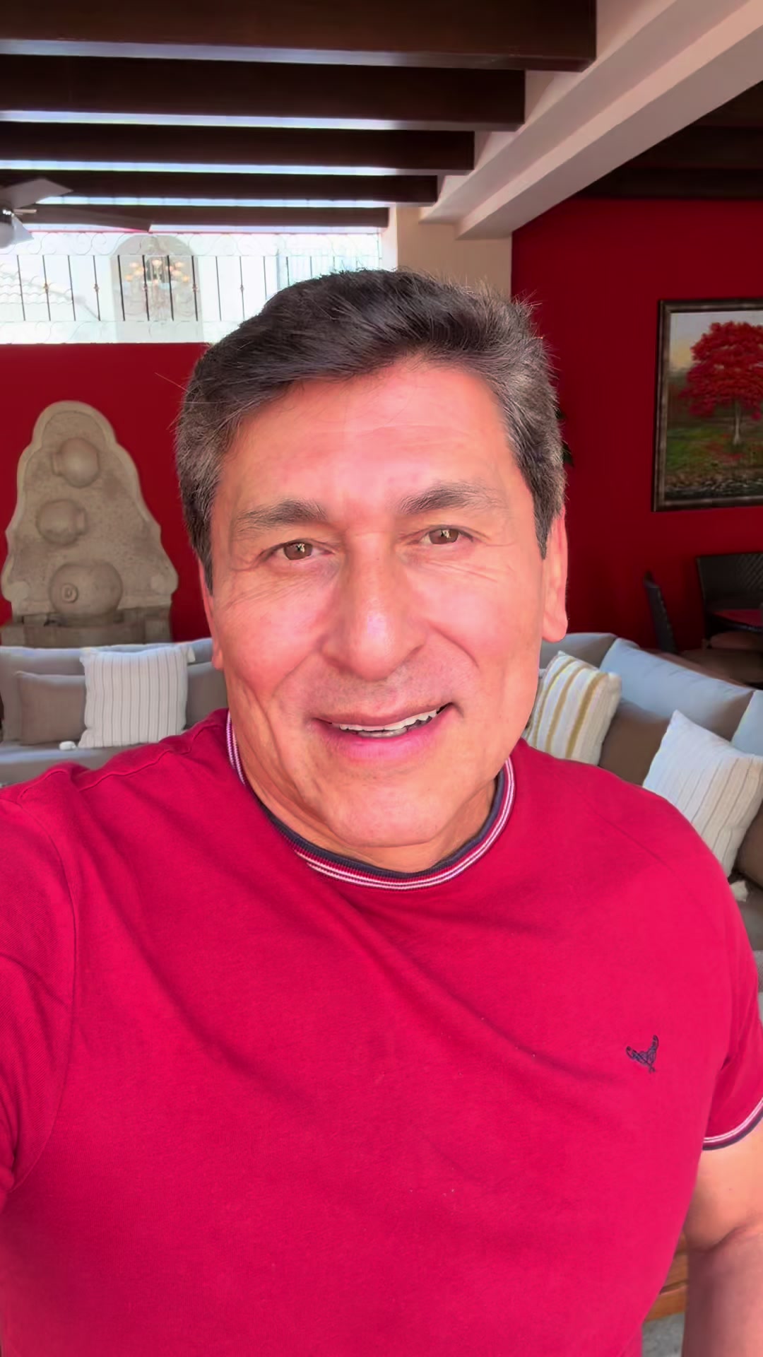 @César Lozano