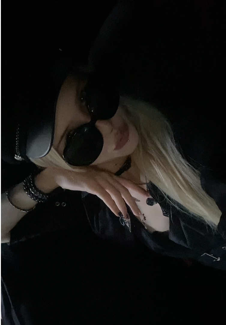 @damnwitchq
