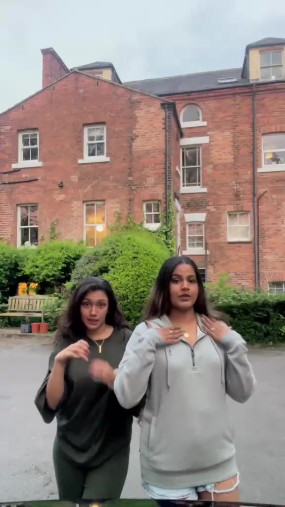 @Ashi🇱🇰🇮🇹🇬🇧