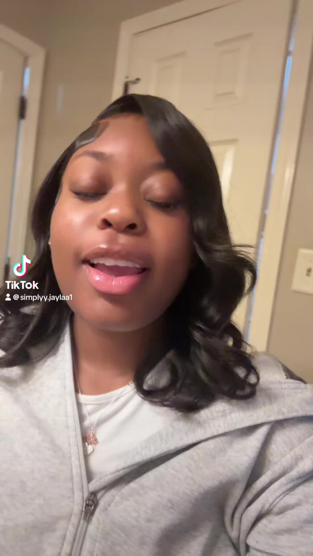 @jayla.