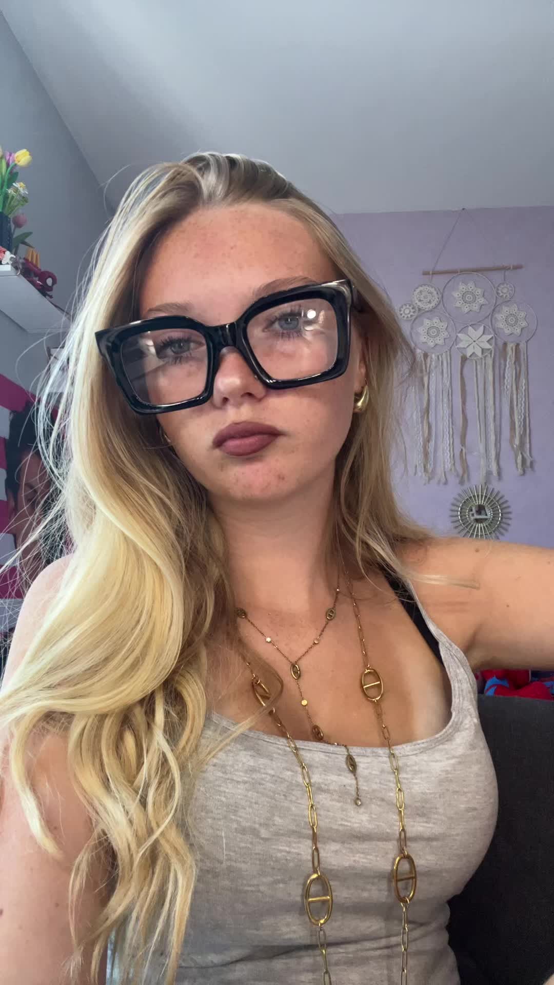 @𝐍𝐚𝐧𝐚 ☀️