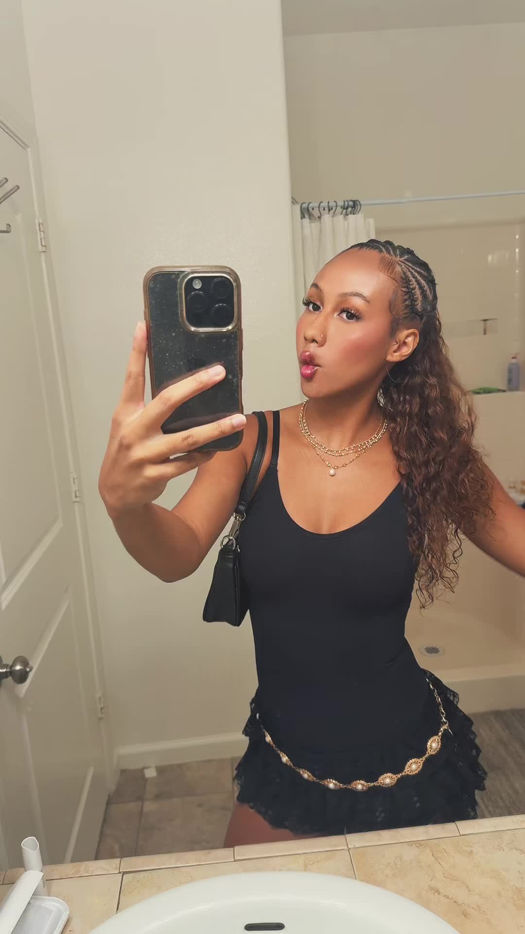 @Nylaaa