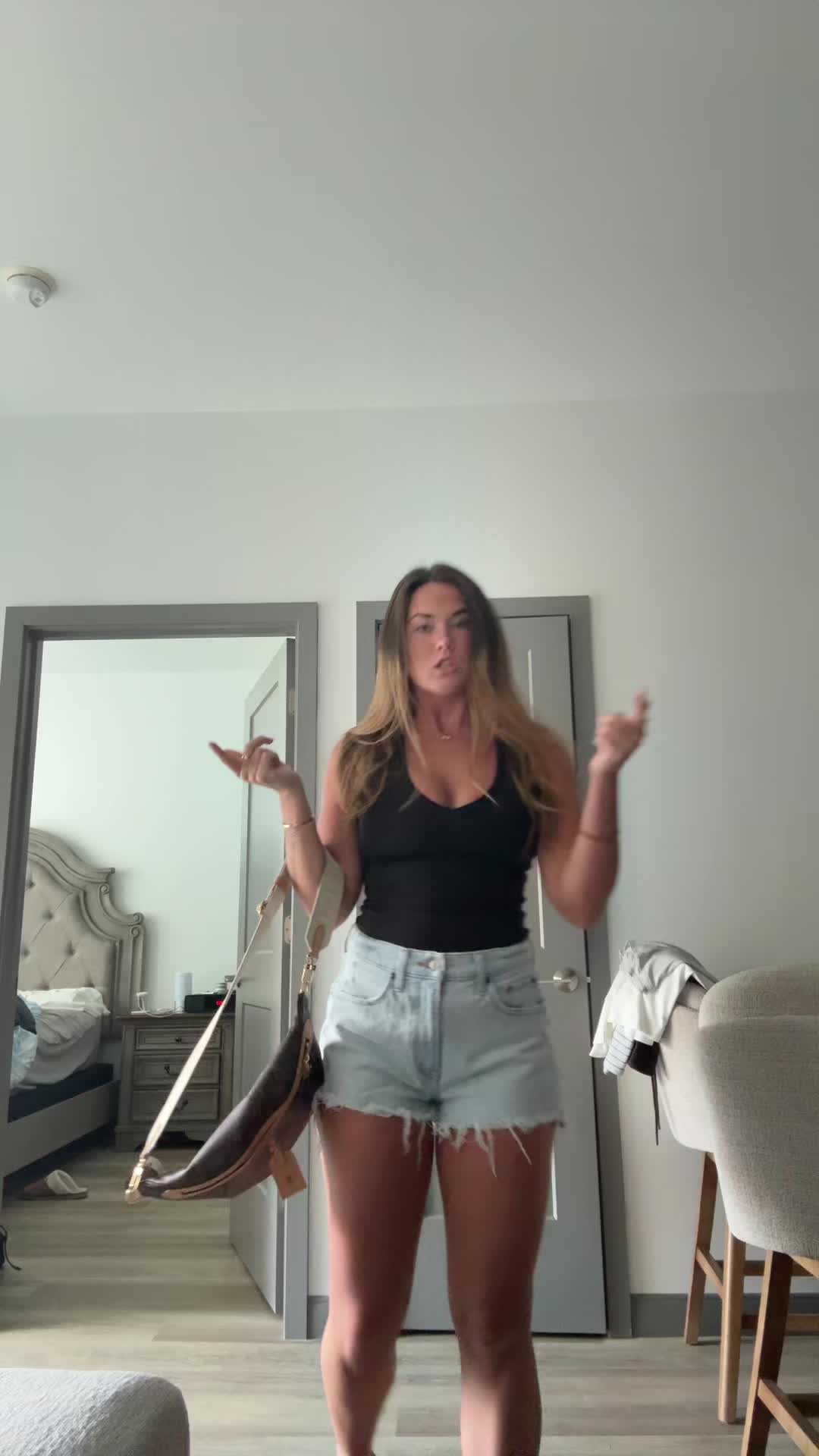@chloehallllll