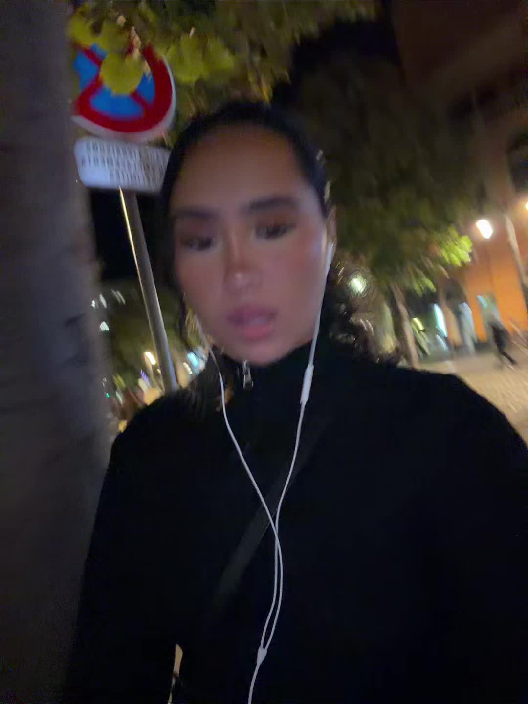 @...