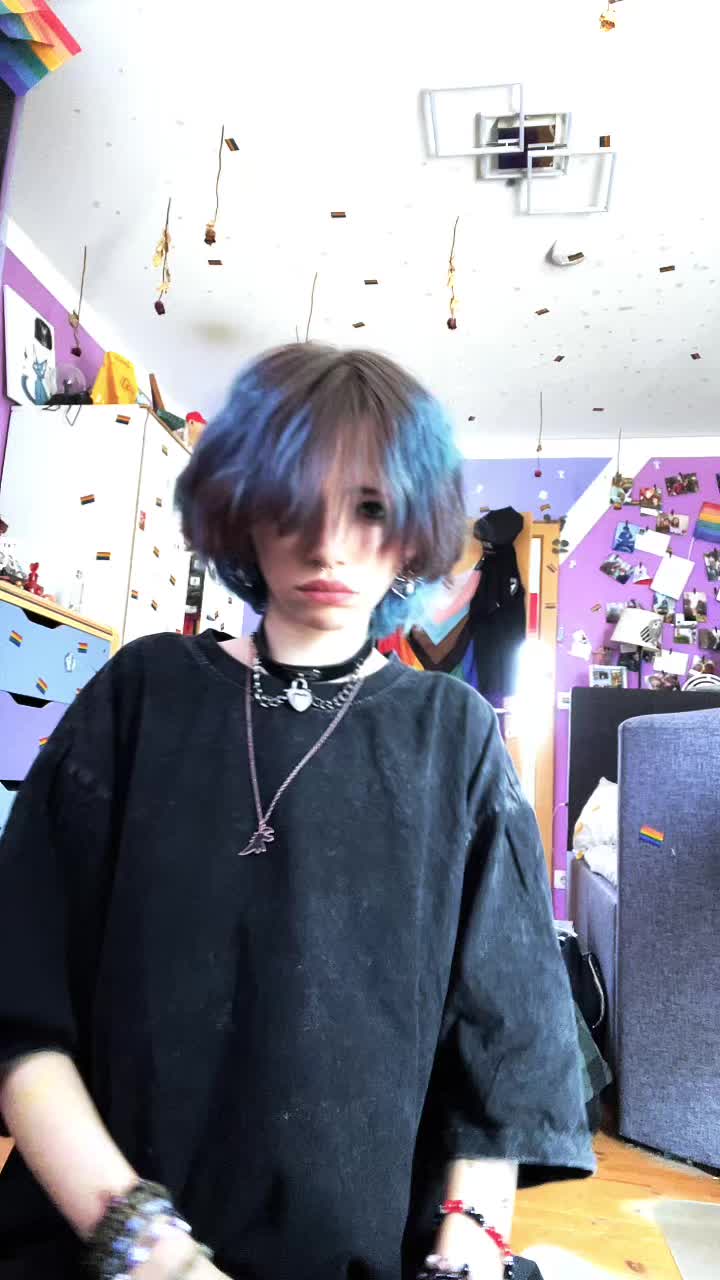 @T<3