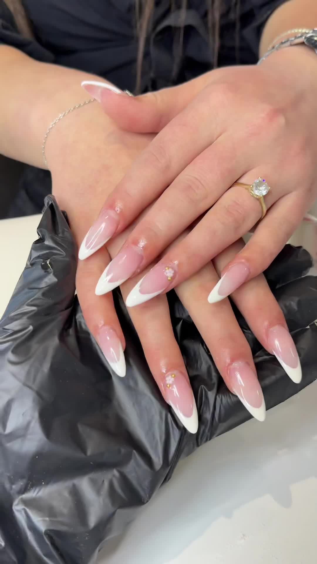 @Lona Glam