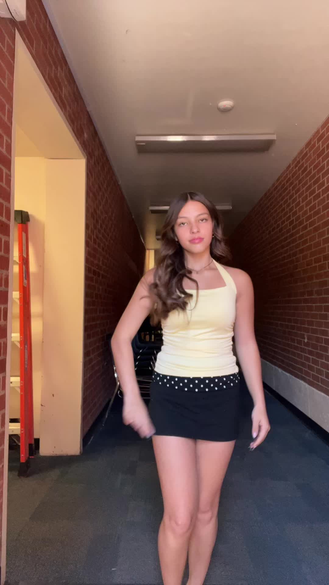 @bella.