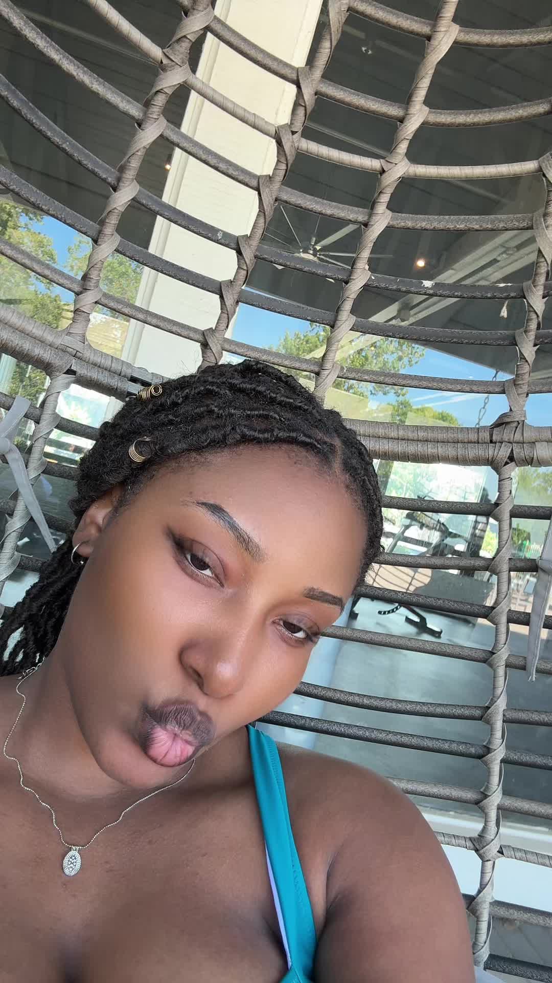 @QINAH🤏🏽
