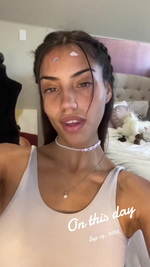 @Fía 🐰ྀི🗝️