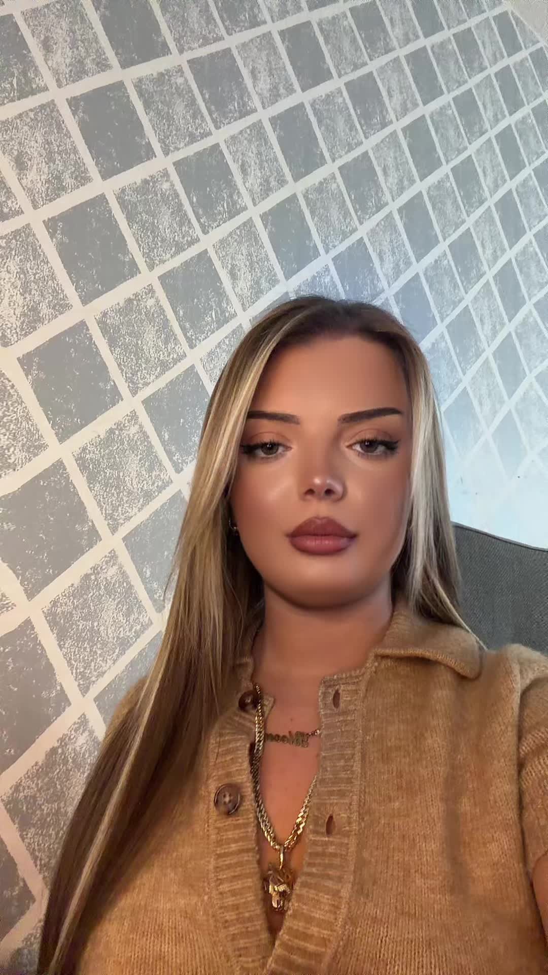 @bleonaaa