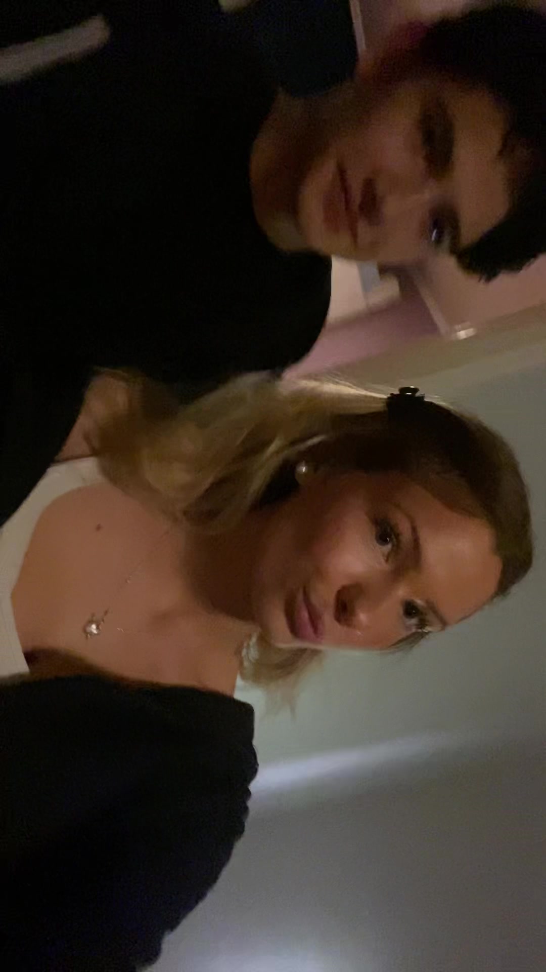 @Bella
