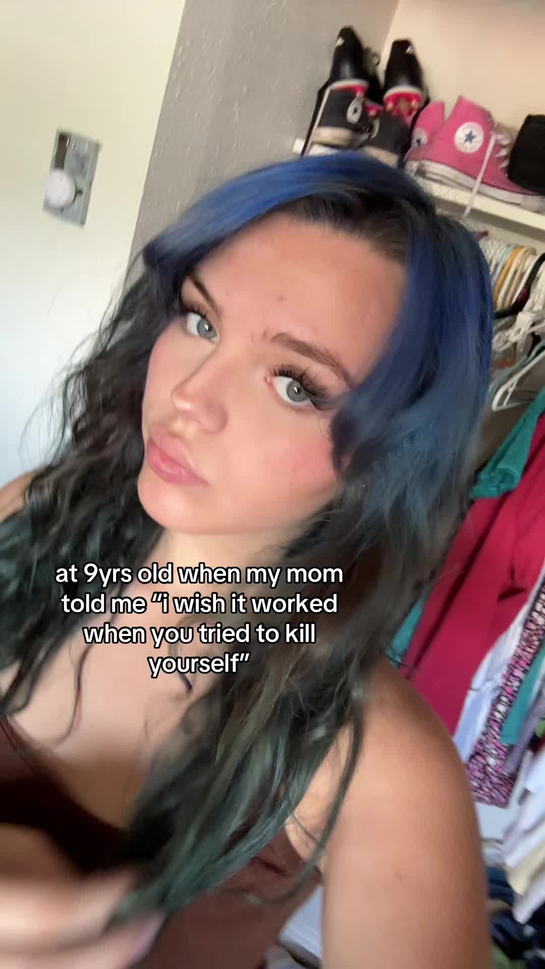 @:З