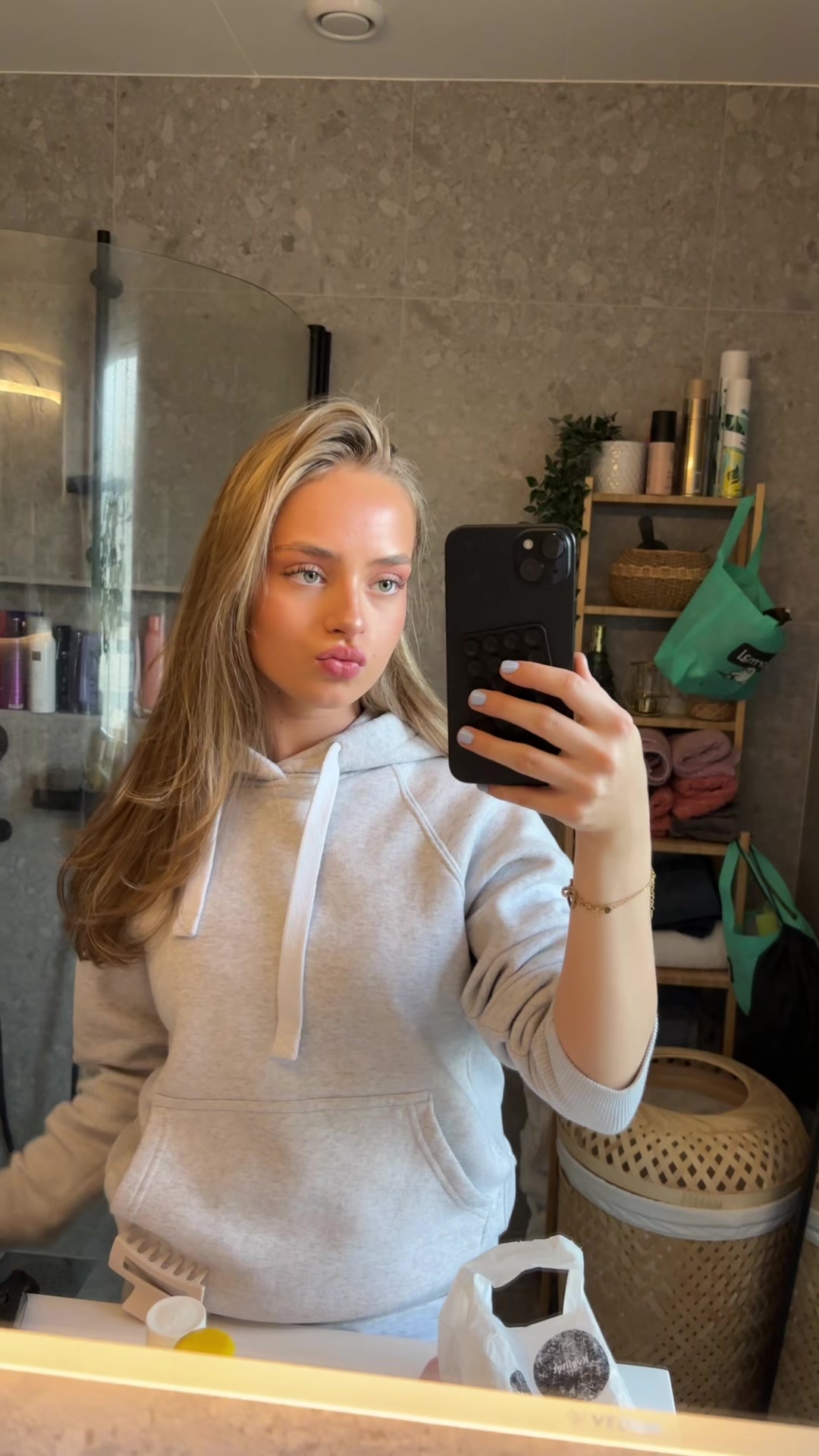 @𝒮