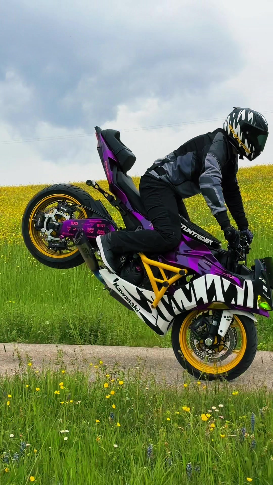 @Michi_stuntrider