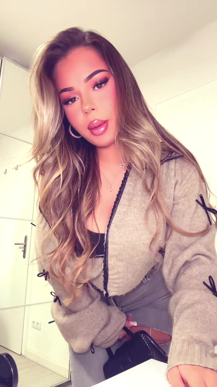 @8heliin