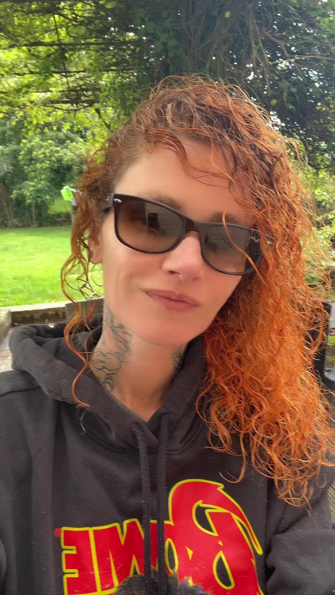 @curlyhairandtattoos