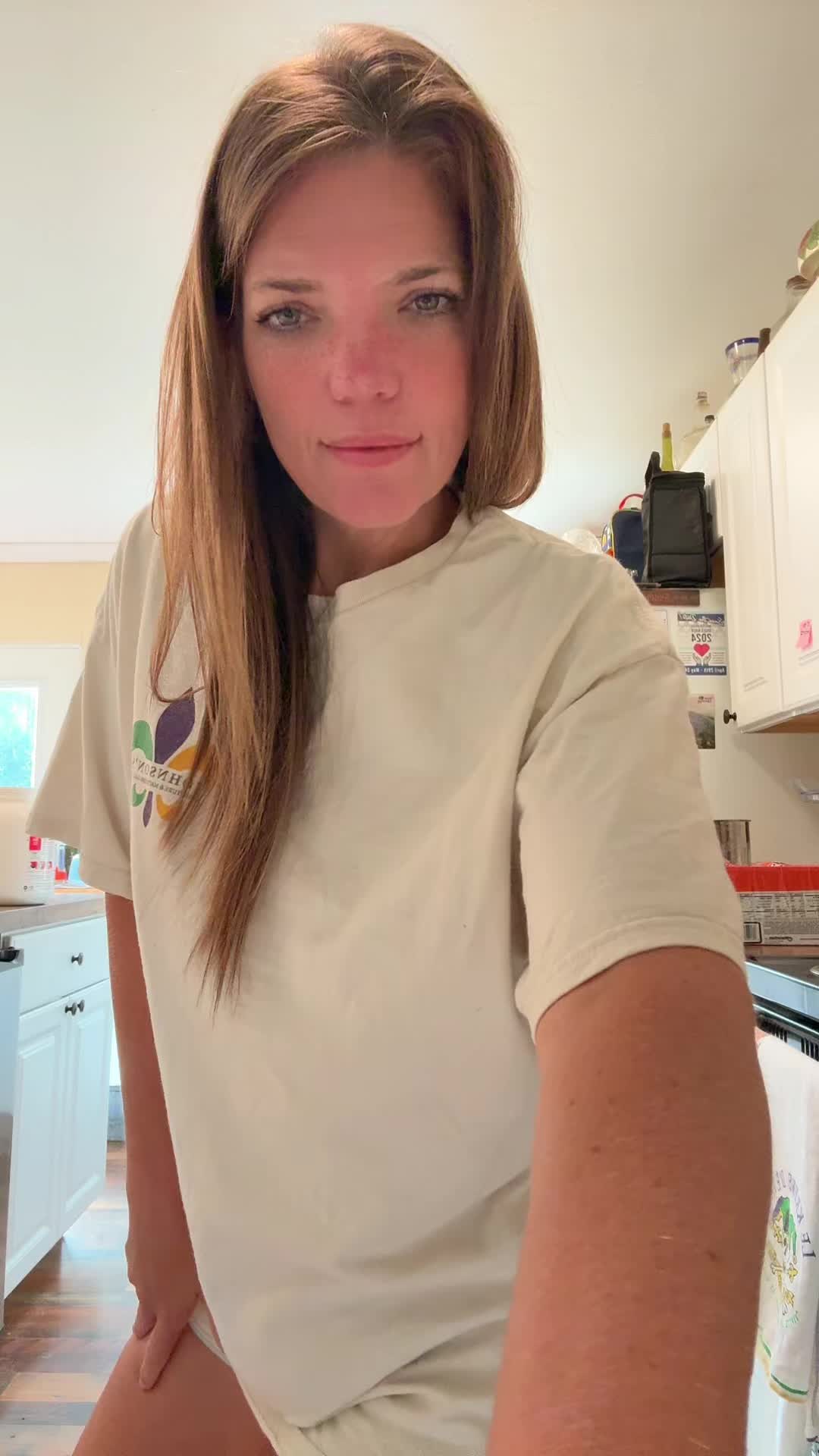 @HotwifeKat
