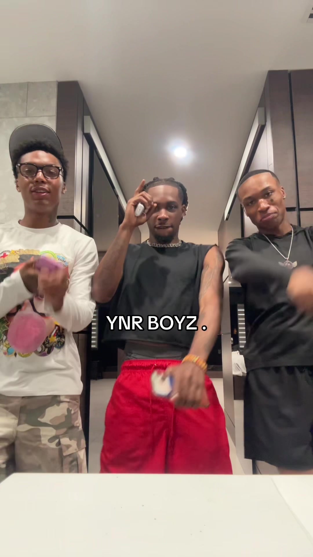 @PrettyBoy🤍 .