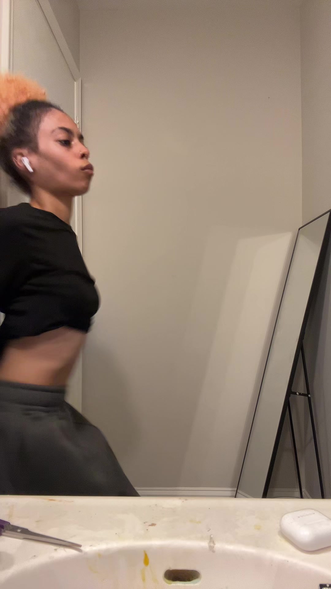 @nosmilingnini