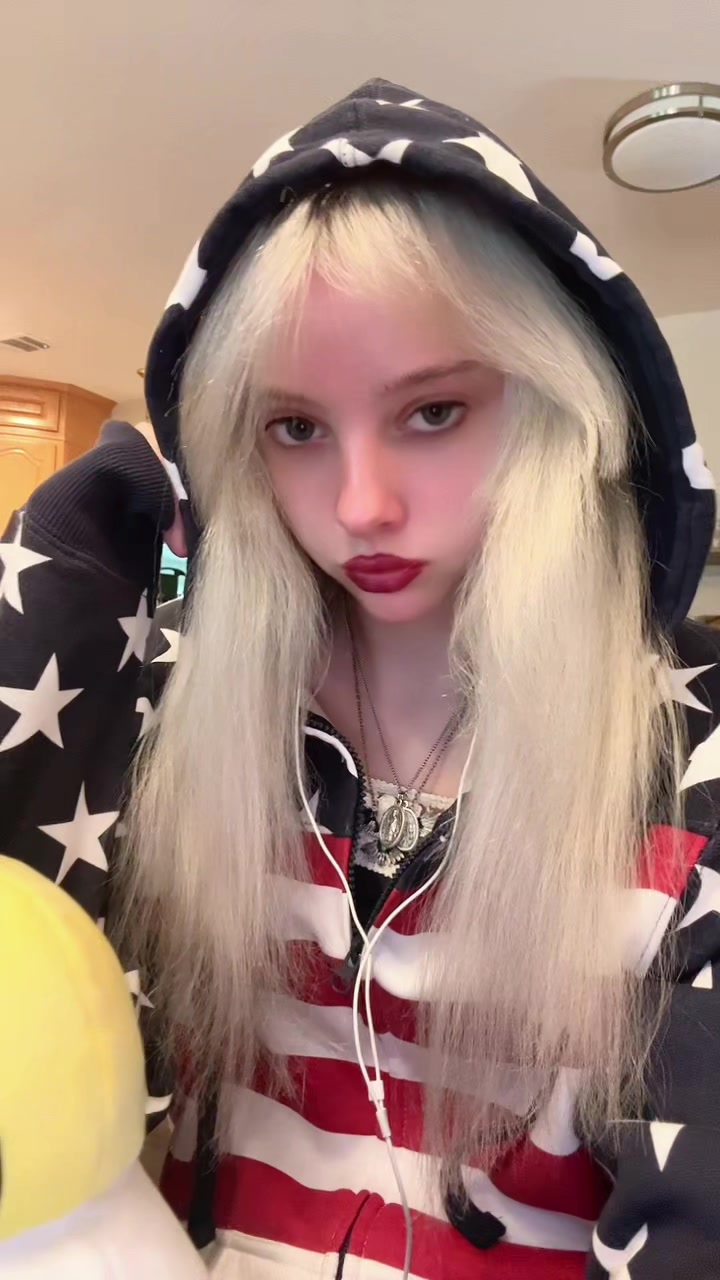 @🌙Madeleine🪻