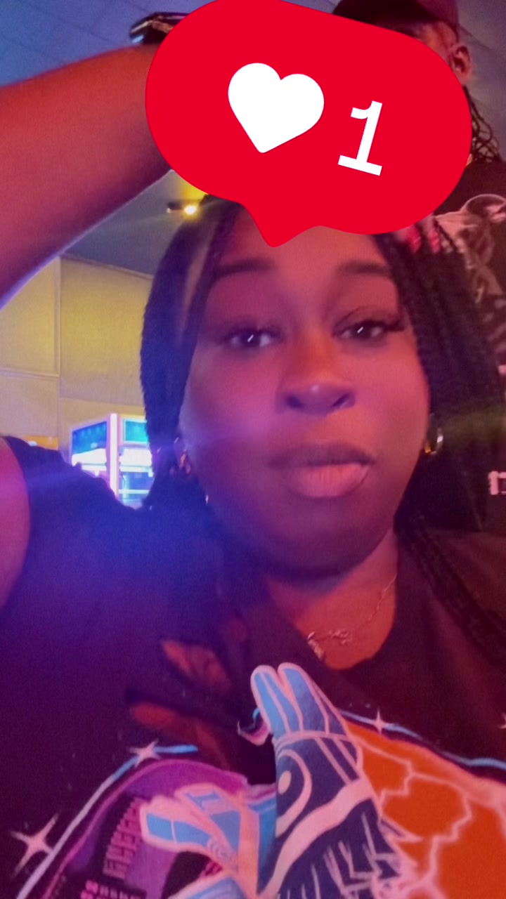 @AmomentWithDanni