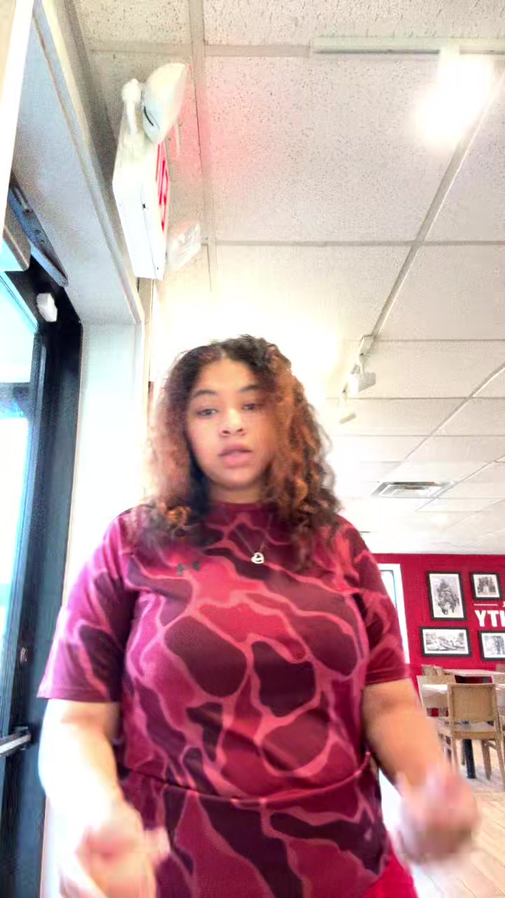 @That pretty lightskin 🥴💪🏽🦈