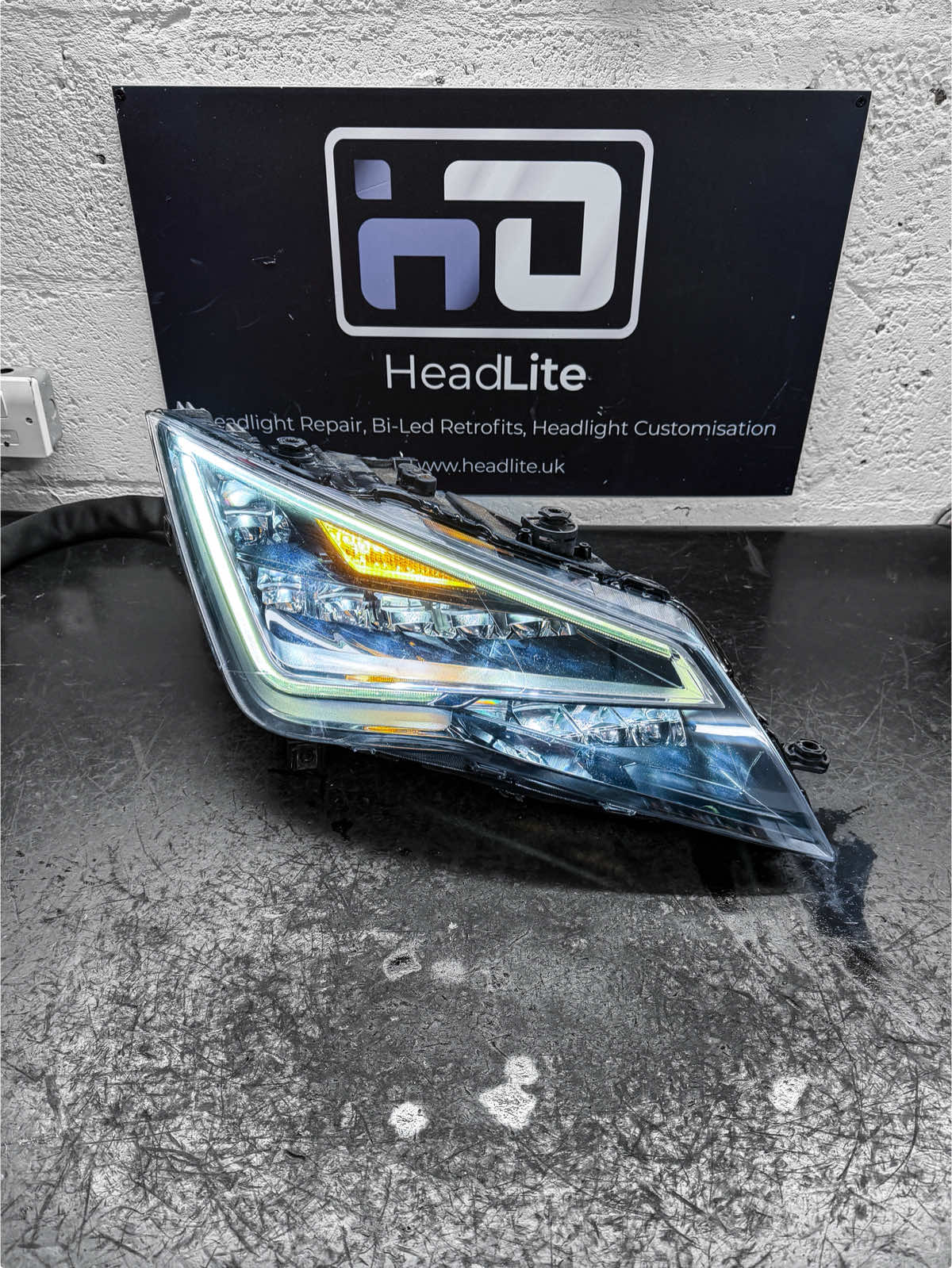 @HeadLite.UK